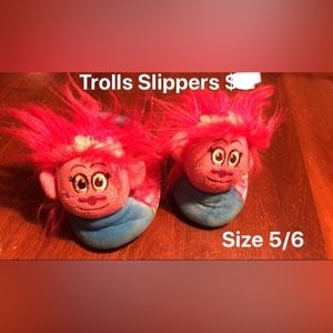 Size 5/6 Trolls Poppy slippers